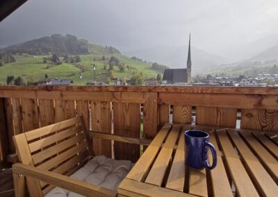 Almblick bei Regen