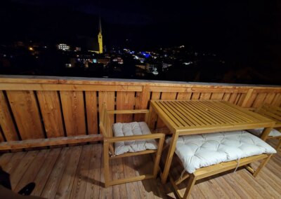 Balkon mit Essplatz
