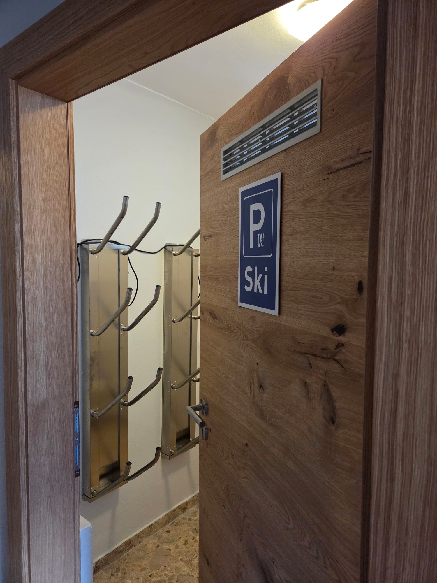 Elektrische Schuhtrockner im Skikeller